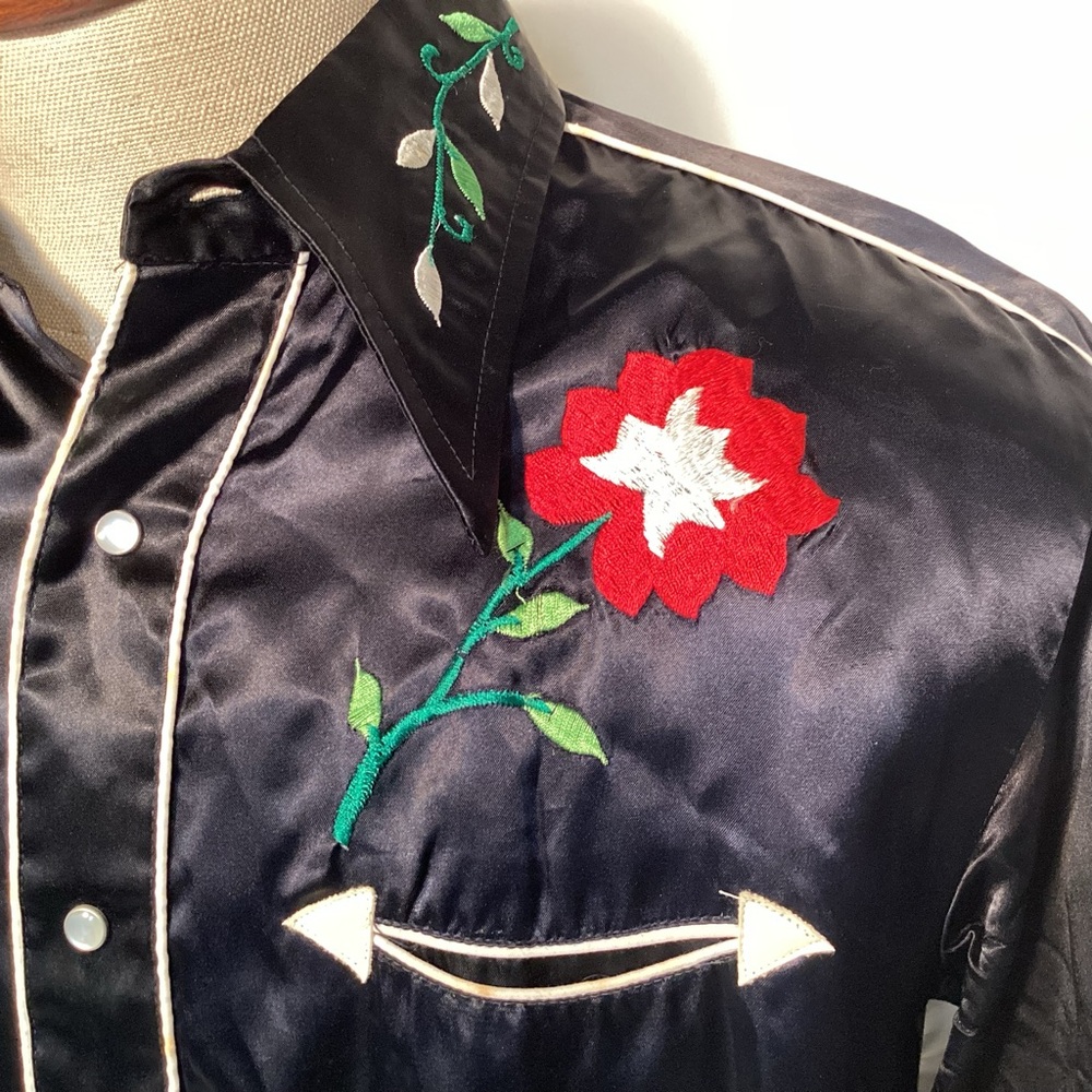Vintage Western Wear by Texson Men's Black Satin Shirt with Embroidery Roses - Picture 4 of 16